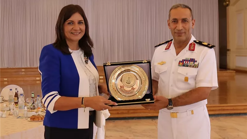 وزارة الهجرة تنظم زيارة لوفد الشباب المصرى واليونانى والقبرصى إلى قاعدة رأس التين البحرية بالأسكندرية