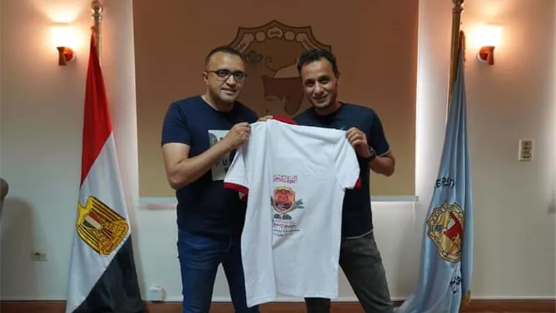 نجما الأهلي والزمالك يشاركان في مباراة استعراضية على أرض جامعة سوهاج..صور