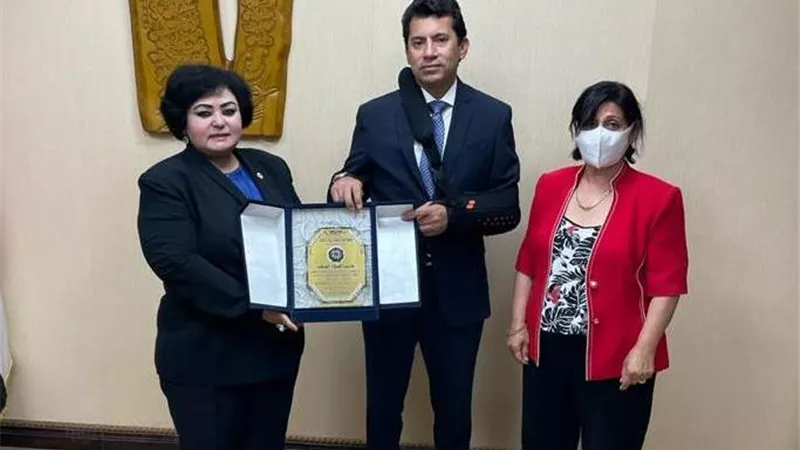 وزيرالرياضة يبحث ترتيبات تكريم الفائزين بجائزة المجلس للشباب العربي المتميز