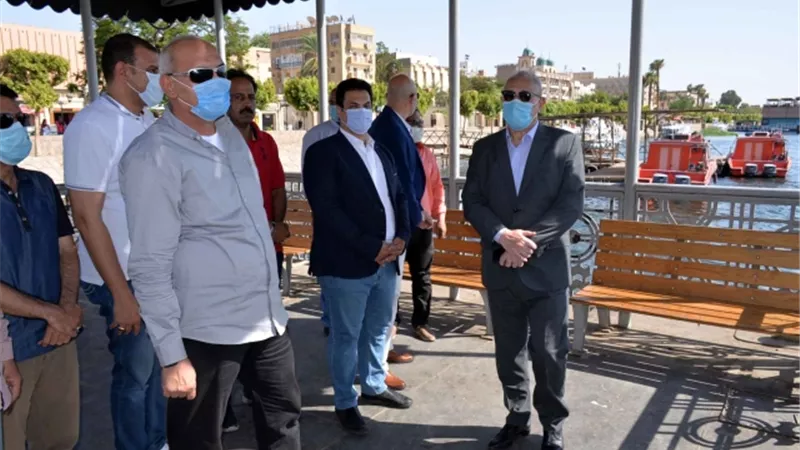 محافظ الأقصر يشهد التشغيل التجريبى لمعديتى أهالى جديدتين
