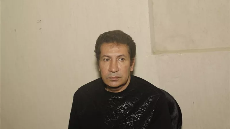 هانى رمزى يقدم واجب العزاء فى شقيق رامى صبرى