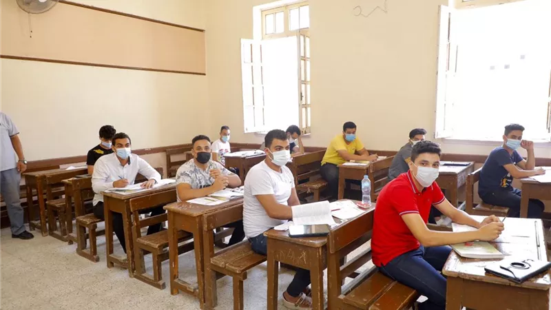 تباين الآراء بين طلاب وطالبات الثانوية العامة بالسويس حول اللغة الأجنبية.. بالصور