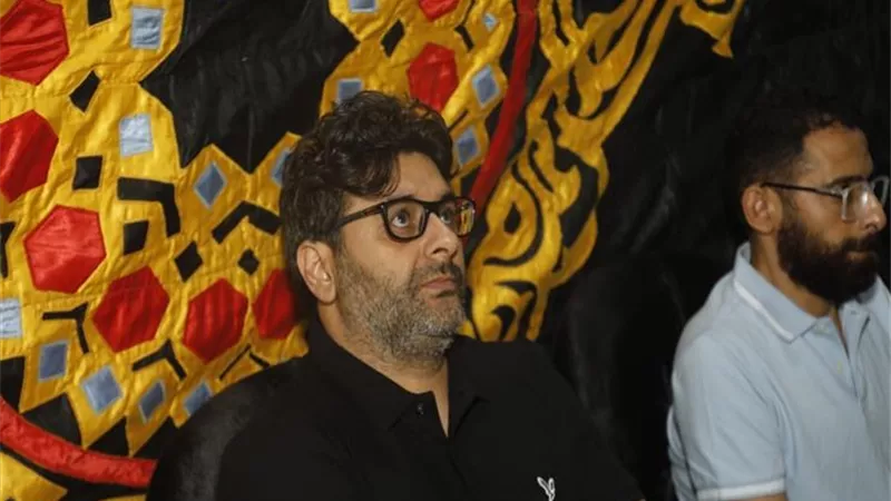 وليد منصور يساند رامى صبرى فى عزاء شقيقه.. صور