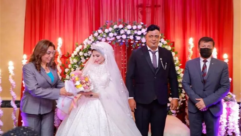محافظ دمياط تستجيب لدعوة فتاة يتيمة وتحضر حفل زفافها .. صور
