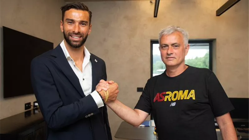 روما يعلن رسميا التعاقد مع حارس البرتغال