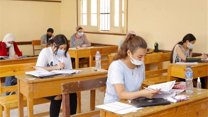 طلاب العلمي بالثانوية العامة يؤدون اليوم امتحان الجبر والهندسة الفراغية