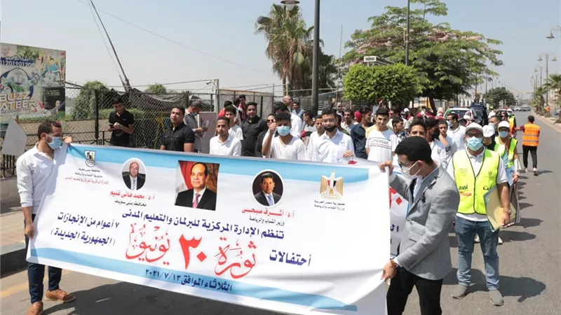 محافظ بني سويف يتقدًم المسيرة الشبابية احتفالا بثورة ٣٠ يونية