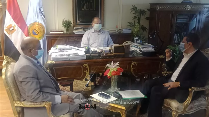 محافظ أسيوط يعلن صرف منحتى عيد الفطر والاضحى للعمالة الغير منتظمة