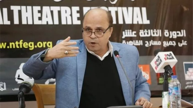 (دفاعاَ عن تاريخ المسرح المصري).. كتاب جديد للناقد : أحمد عبدالرازق أبو العلا