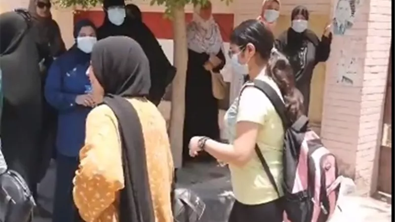 بكاء هستيري من الرياضة البحتة.. المراقبون فى قويسنا منعوا الطلاب من الاجابة على أوراق بيضاء