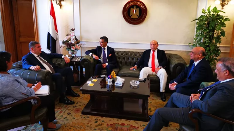 قطاع الأعمال تبحث مع 