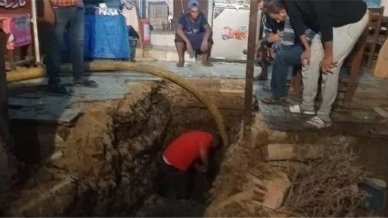 إصلاح خط مياه الشرب بمدينة ديرب نجم