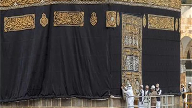 استبدال كسوة الكعبة المشرفة الاثنين القادم