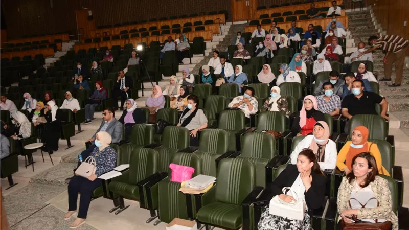 جامعة أسيوط تحتفل باليوم العالمي للفيروسات الكبدية وتكرّم لفيفاً من أساتذتها الراحلين والحالين