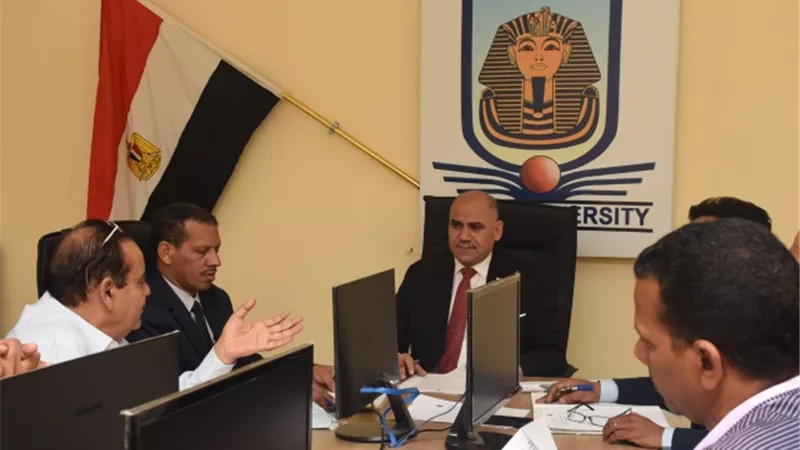 رئيس جامعة الأقصر يترأس مجلس إدارة مركز تنمية قدرات أعضاء هيئة التدريس والقيادات لبحث خطته التدريبية