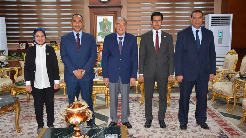 محافظ المنيا يكرم متدربي البرنامج الرئاسي لتأهيل الشباب