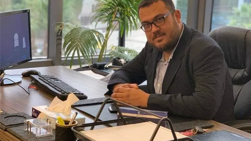 الكاتب علاء قدومي: 