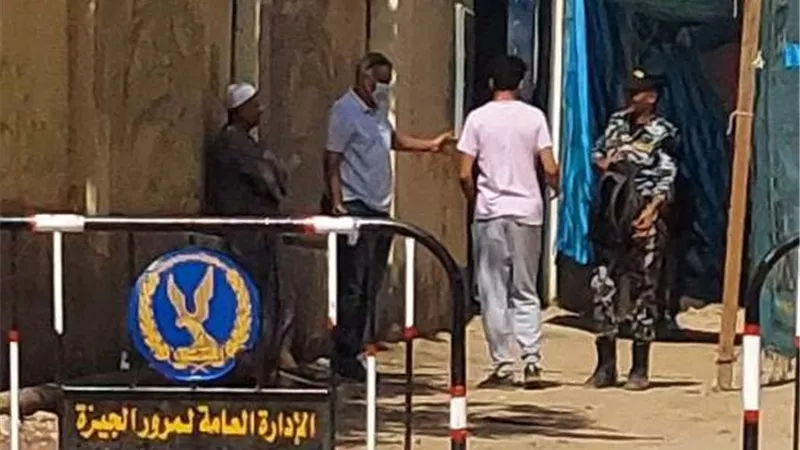 طلاب الأدبي بالثانوية العامة يتوافدون للجان امتحانهم لأداء اختبار الجغرافيا