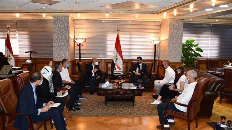 وزير الرياضة يبحث مع وفد الاتحاد الدولي للدراجات استضافة مصر لبطولة العالم