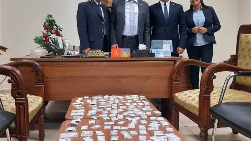 جمارك المطار تضبط محاولتي تهريب كمية كبيرة من فصوص الألماس وسيف محظور دخوله