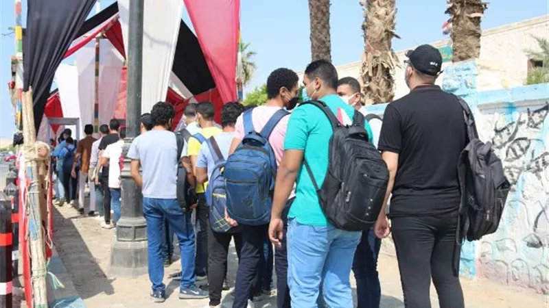 طلاب شعبة الأدبى فى الثانوية العامة.. الجغرافيا ارضتنا اليوم