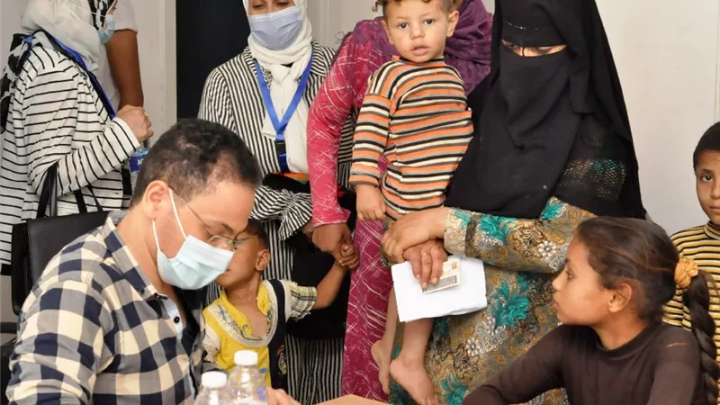 صحة المنيا : قافلة طبية فى الهمة تعالج 1406 حالات بالمجان
