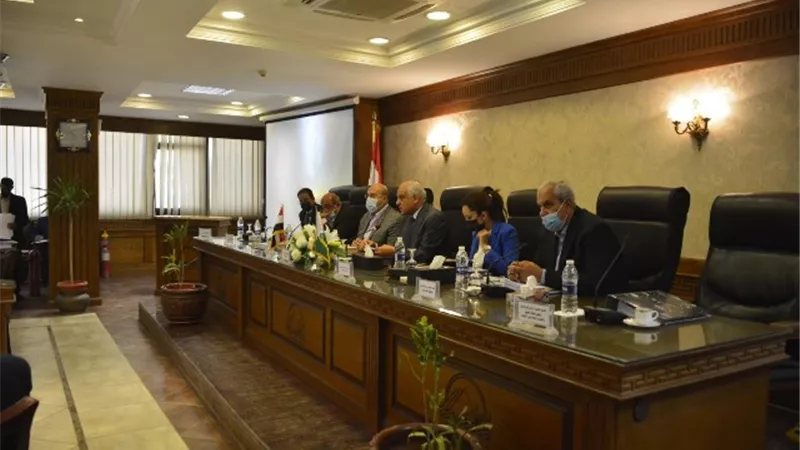 المحافظ :فتح المجازر والكشف على الذبائح بالمجان للمواطنين