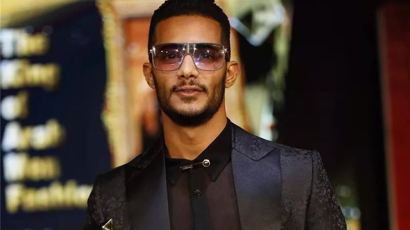 شاهد.. محمد رمضان يصعد على المسرح 