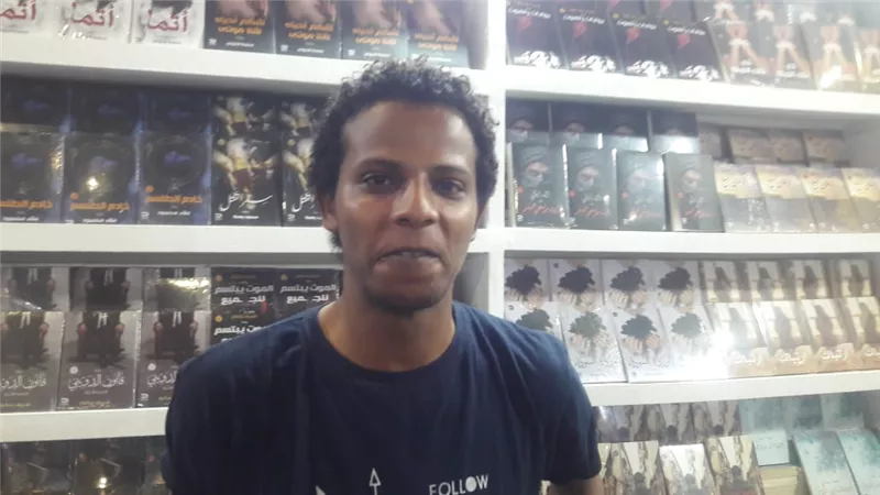 مؤلف عراف القرية: والدى دعمنى.. والفيس بوك سبب شهرتى