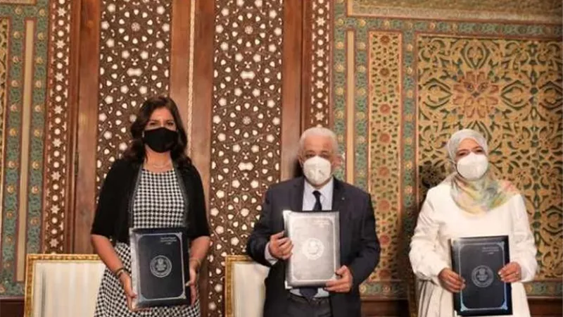 وزيرا التعليم والهجرة يوقعان بروتوكولا لإتاحة المناهج المصرية على تطبيق 