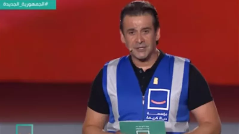 شاهد.. الفنان كريم عبد العزيز يبكي أثناء احتفالية 