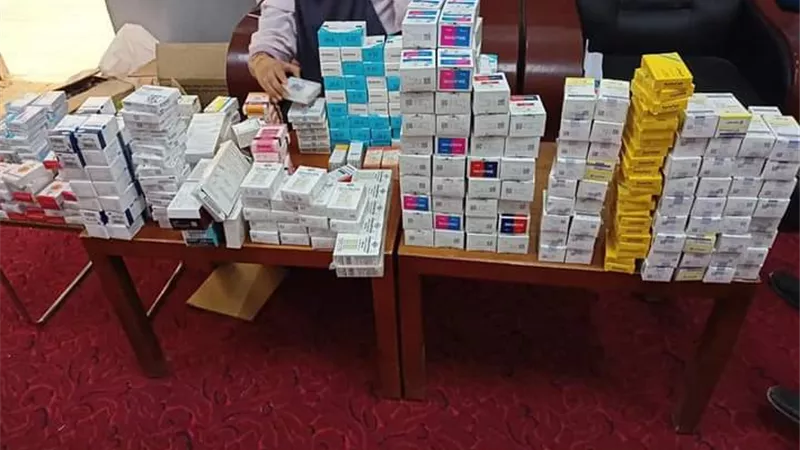 مصادرة ٦٧١ عبوة دواء داخل مركز طبى بقنا