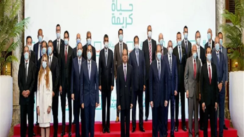 طلعت و السويدي والجارحي وأبو العينين يلتقون الرئيس السيسي فى حفل مبادرة 
