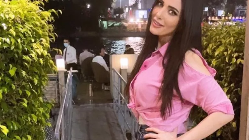 القاهرة ونيلها .. ندى عادل تبهر متابعيها بإطلالة رقيقة