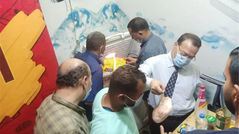 تموين المنيا يحرر 61 مخالفة فى حملات رقابية..صور