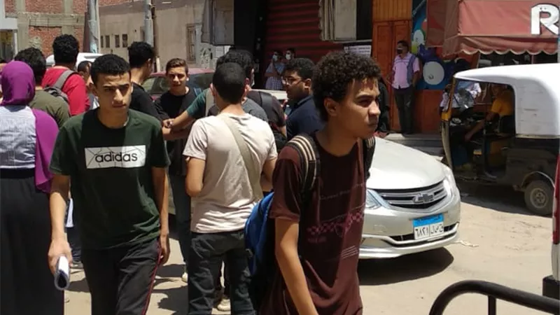 الحزن على وجوه بعض