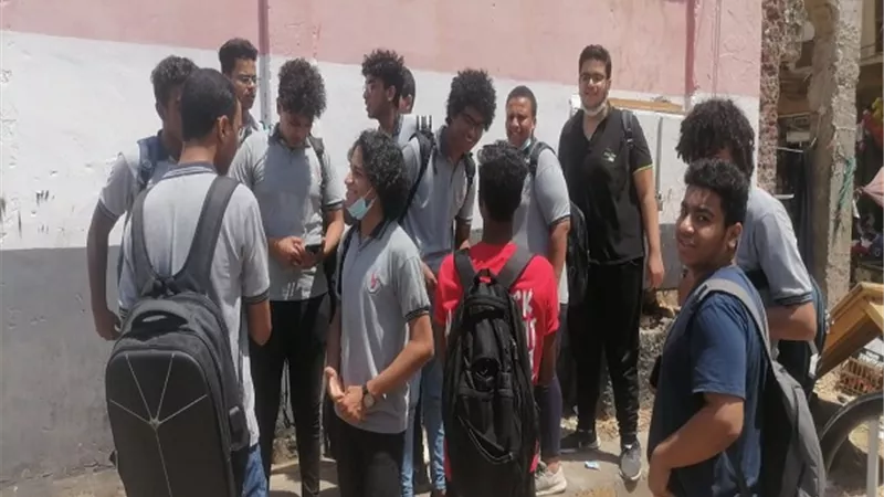 طلاب أسوان: امتحان كيمياء الثانوية العامة متوسط وليس صعب