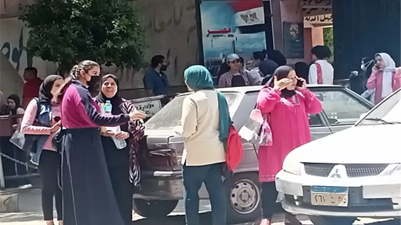 تباين اراء طلاب الجيزة حول مستوى الكيمياء
