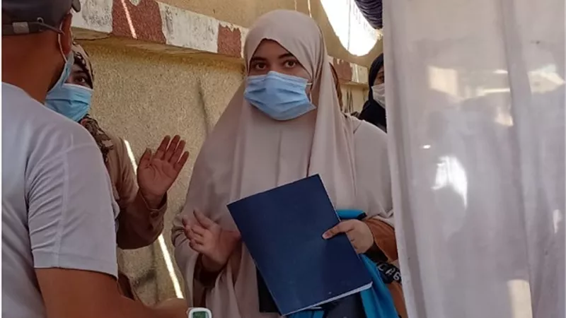 طلاب السويس: امتحان الكيمياء سهل ومباشر ومن الكتاب المدرسى