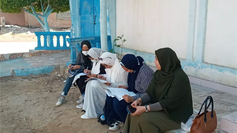 طلاب السويس: امتحان الكيمياء سهل والمشكلة ضيق الوقت
