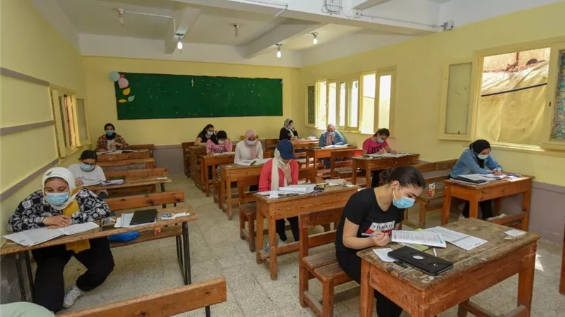 392 ألف و863 طالب بالثانوية العامة ادوا امتحان الكيمياء ..وضبط 35 غشاشاً