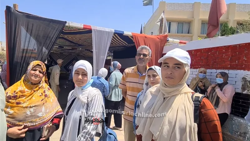 بالفيديو.. انهيار طالبة بسبب امتحان الكيمياء.. وولى الامر: النظام الجديد ارهقنا
