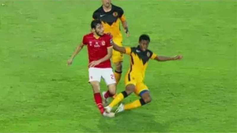 نهائى دورى ابطال افريقيا..طرد هابي ماشيان لاعب كايزر تشيفز