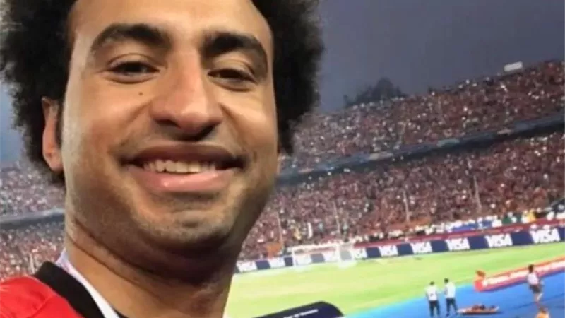 بتشيرت الفريق .. على ربيع يهنئ الأهلى ببطولة أفريقيا