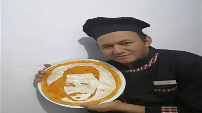 رسام المشاهير يرسم محمد الشريف على البيتزا