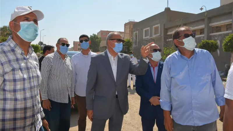 محافظ القليوبية يتابع إزالة بعض المباني بغرب شبرا الخيمة والخصوص