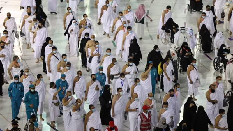 الحجاج يتوافدون إلى منى مع بدء الحج الثاني عقب انتشار فيروس كورونا