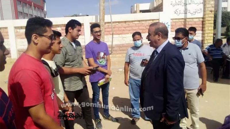 وكيل وزارة تعليم مطروح يتفقد محيط لجان الثانوية العامة بالعلمين