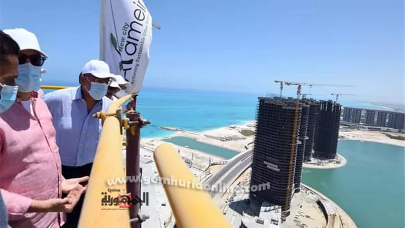 رئيس الوزراء يتفقد أبراج مارينا العلمين والمنطقة الشاطئية الترفيهية