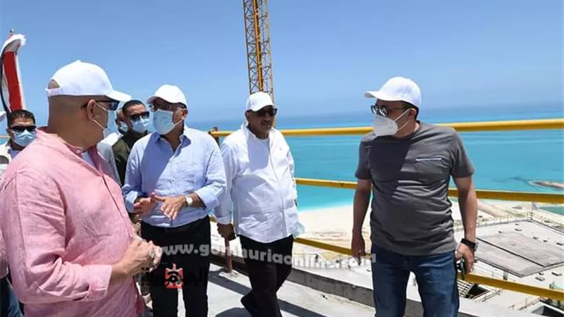 استمرار جوله رئيس الوزراء بمدينة العلمين الجديدة ووزير الإسكان نسبة التنفيذ بالمشروع تتخطى 95% وتم اتاحة 11 مبنى للتشغيل